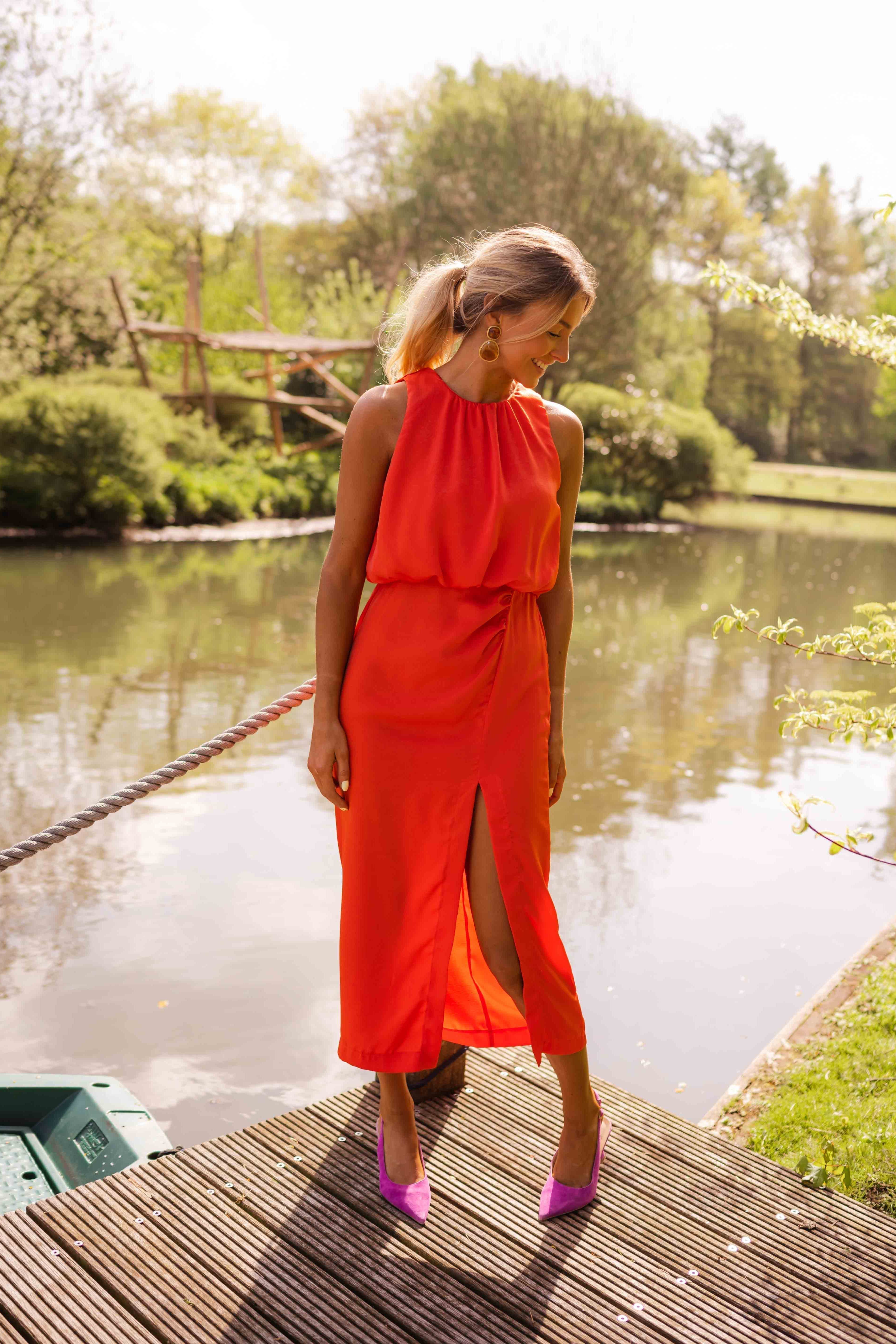 Alicia – Halterneck midi dress with slit